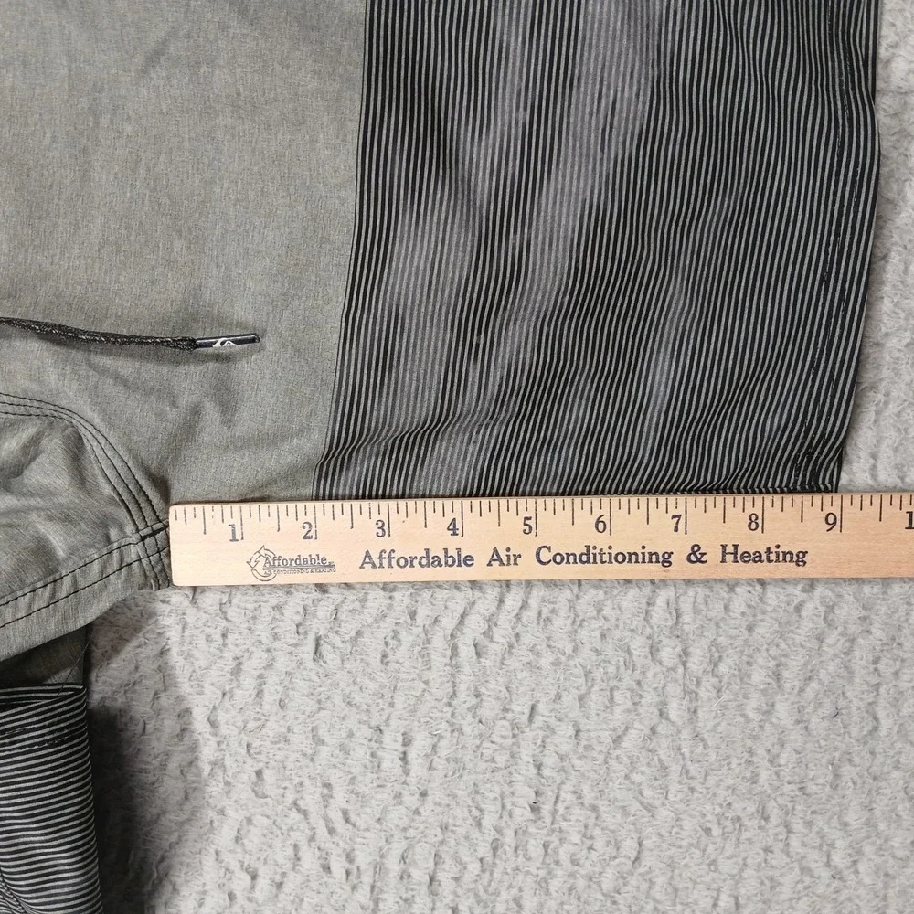 Quiksilver‎ Board Shorts Mens 32 Gray Black Striped Surf Swim Trunks Pockets